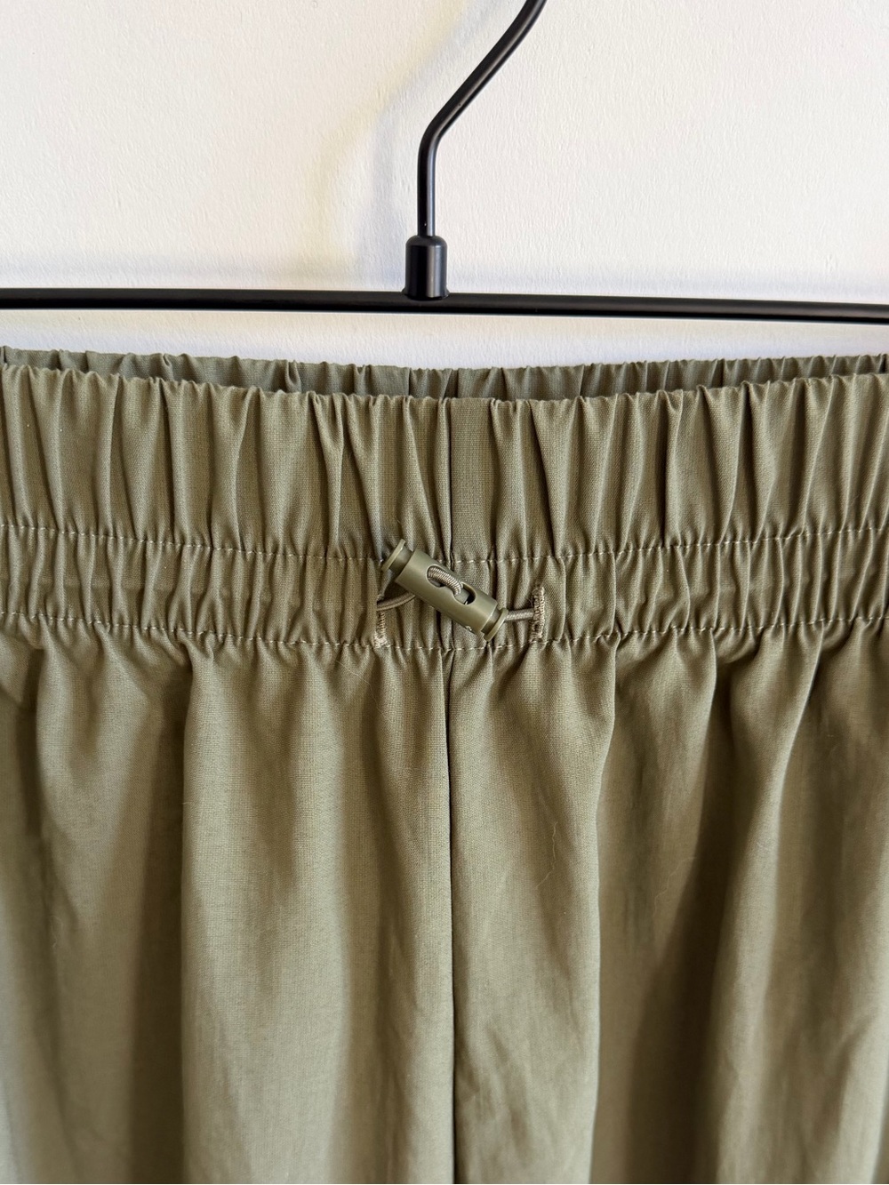 ADIDAS Essentials 3-Stripes Lifestyle Woven Parachute Pants Olive Strata - Picture 7 of 12